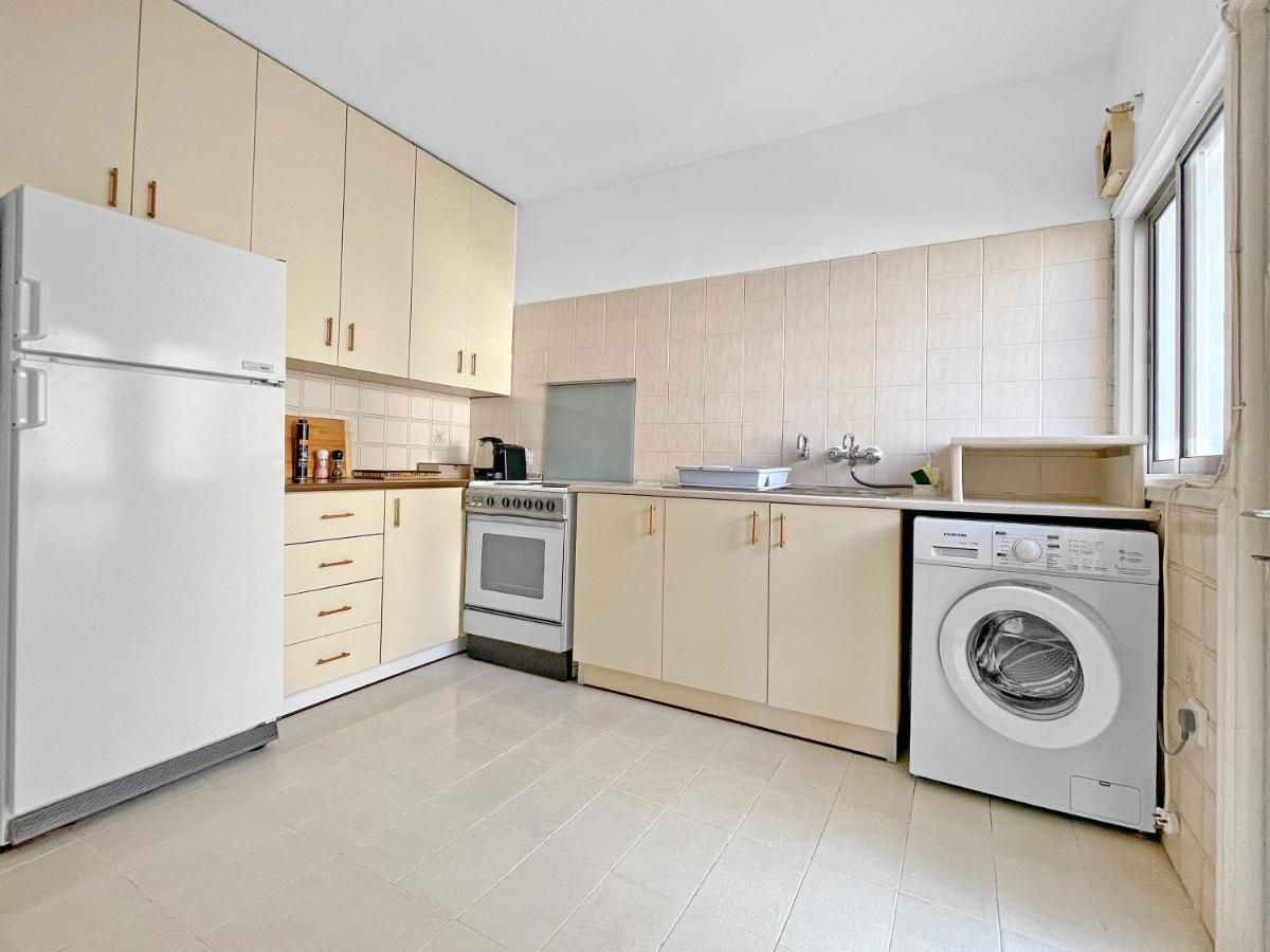 2Br Seafront Apt In City Center With Community Pool Larnaca Exterior photo