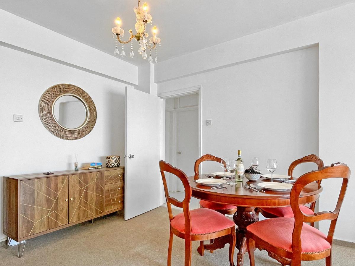 2Br Seafront Apt In City Center With Community Pool Larnaca Exterior photo