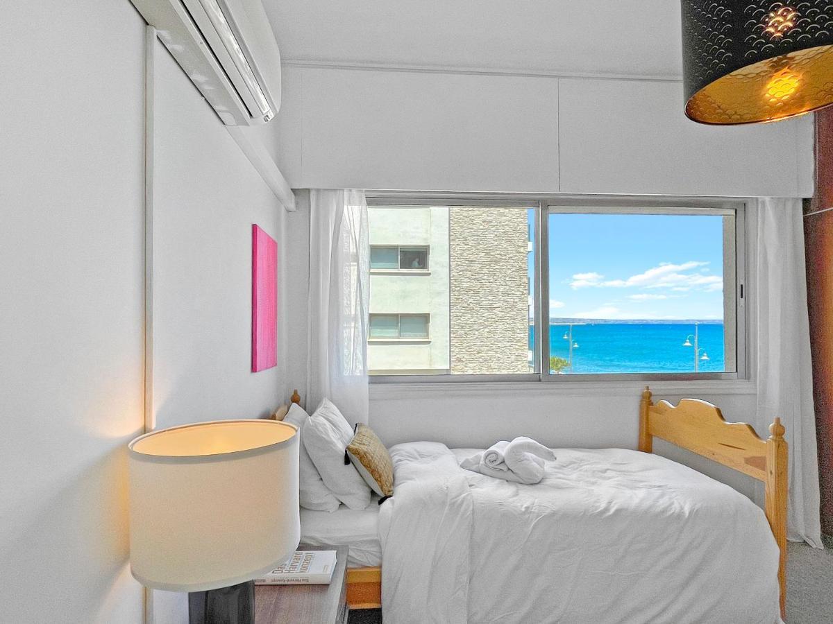 2Br Seafront Apt In City Center With Community Pool Larnaca Exterior photo